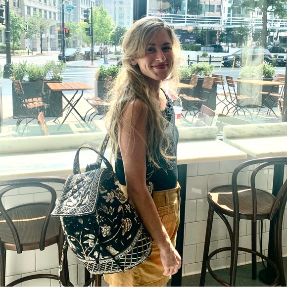 elliedevries
